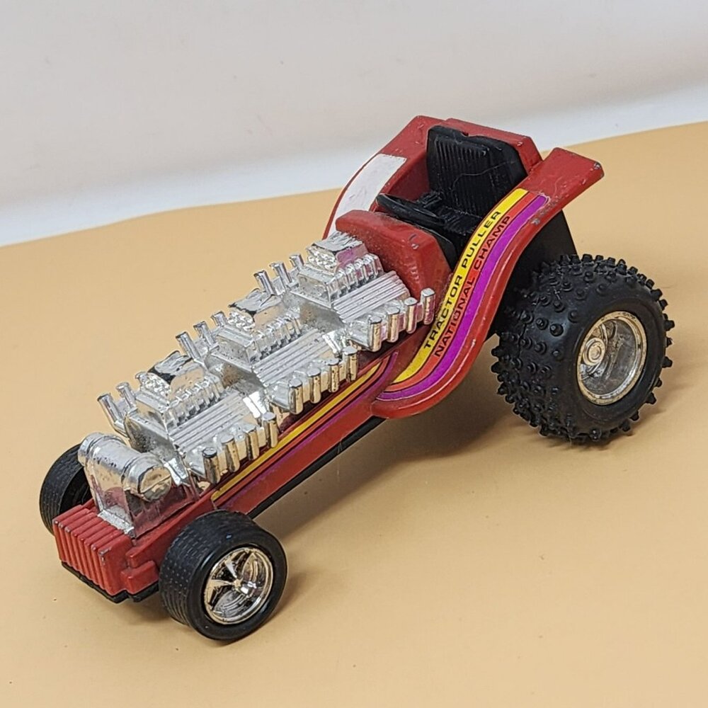 Vintage Tootsie Red Diecast Puller Tractor Chrome Engine‎ Oversized Rear Tires